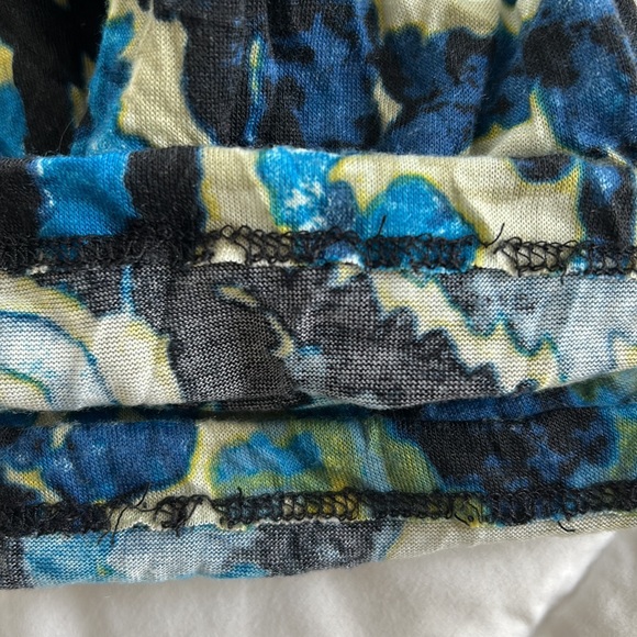 IZOD Women’s Batik Tunic Med. - Picture 11 of 11